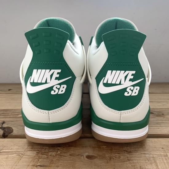 Nike SB × Air Jordan 4 Retro SP - New York Storage Nike SB × Air Jordan 4 Retro SP - New York Storage
