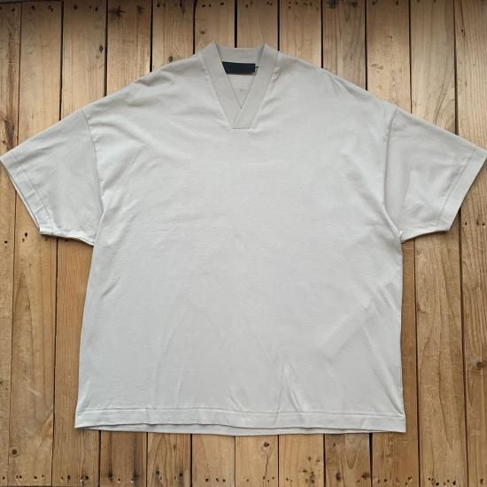 【Fear of God】Essentials Vネック半袖Tシャツ 2色展開 Fear of God】Essentials Vネック半袖Tシャツ 2色展開