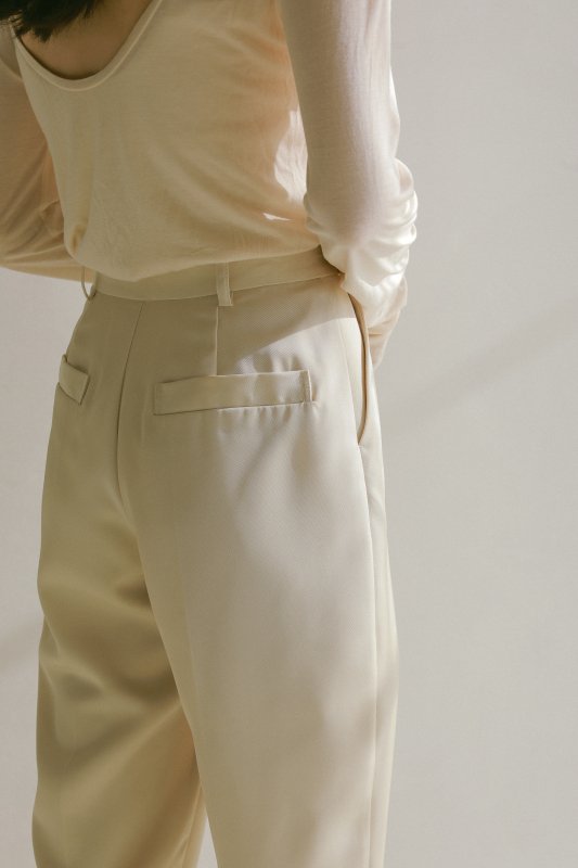 Center Tuck Pants（Off White）