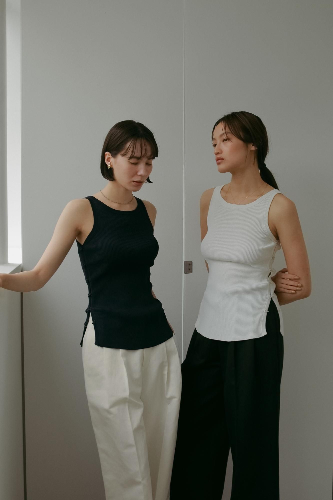 サイドホックタンクトップ（オフホワイト）