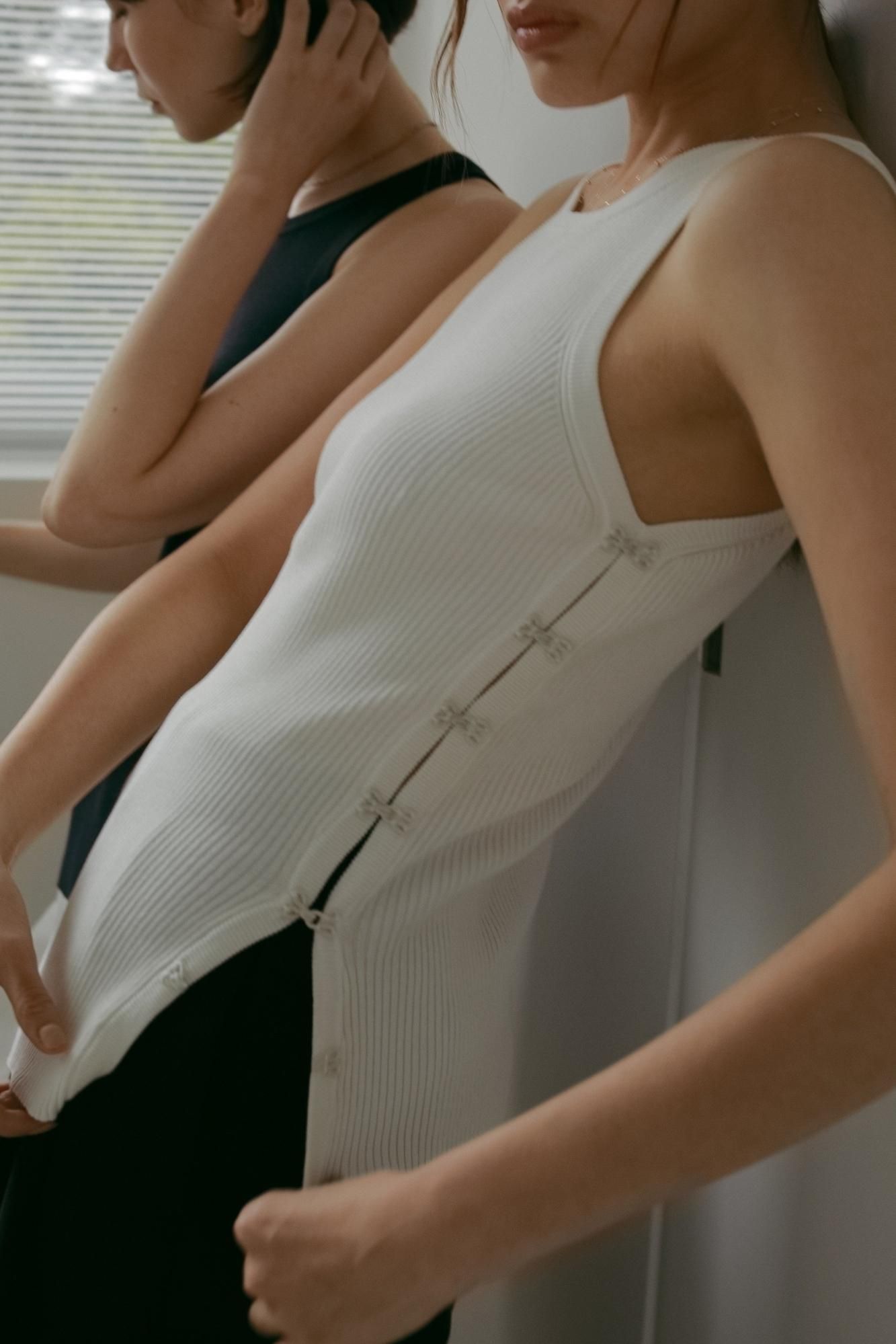 リエルリシェ　rielle riche サイドホック　　タンクトップ　ホワイト サイドホックタンクトップ（オフホワイト）