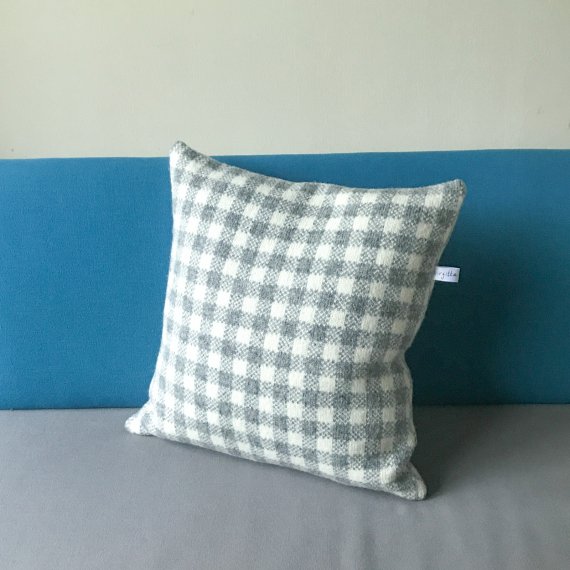 KNIT CUSHION COVER | check