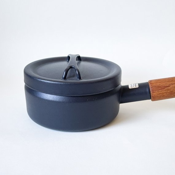 FINEL WOOD HANDLE PAN | black