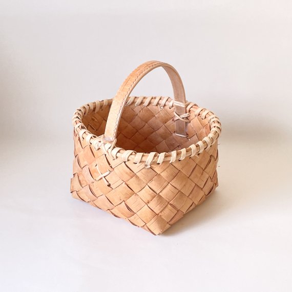 <img class='new_mark_img1' src='https://img.shop-pro.jp/img/new/icons6.gif' style='border:none;display:inline;margin:0px;padding:0px;width:auto;' />BIRCH BASKET with HANDLE