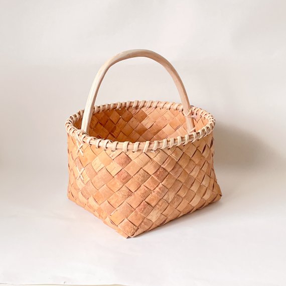 <img class='new_mark_img1' src='https://img.shop-pro.jp/img/new/icons6.gif' style='border:none;display:inline;margin:0px;padding:0px;width:auto;' />BIRCH BASKET with HANDLE