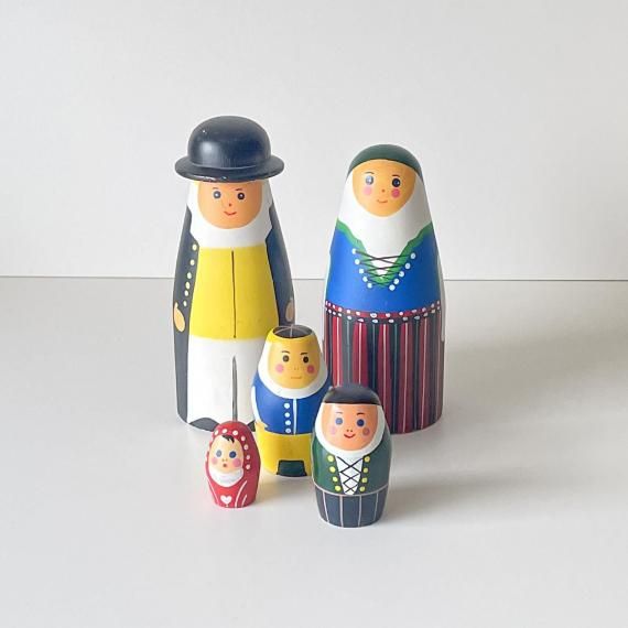 WOODEN FIGURINE FAMILY