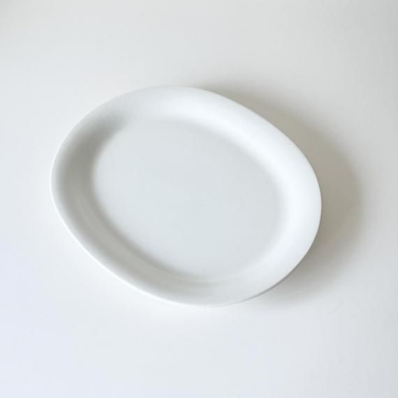 <img class='new_mark_img1' src='https://img.shop-pro.jp/img/new/icons6.gif' style='border:none;display:inline;margin:0px;padding:0px;width:auto;' />GUSTAVSBERG OVAL PLATE | 27 cm