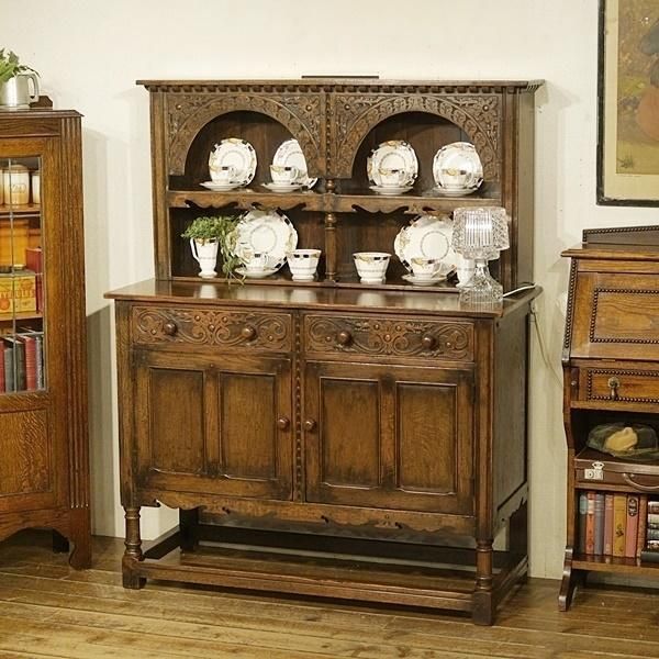 【上品】 英国イギリスアンティーク家具 ドレッサー 見事な彫刻 皿立て 西洋