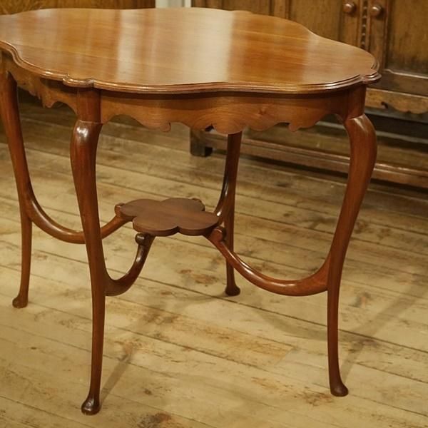 TABLE - Q'S ANTIQUES