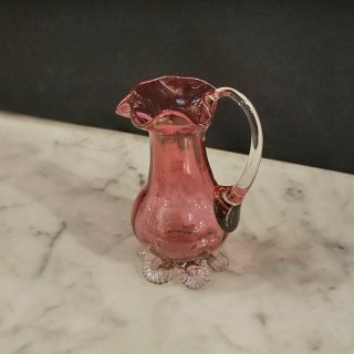 英国イギリスアンティーク 1890年代 ビクトリアン クランベリーガラス ジャグ 水差し 花瓶 フリル  S006