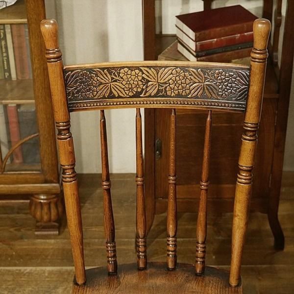 k688r102 英国アンティーク店から届いた無骨なスツール ペイント座面 赤 k688r102 英国アンティーク店から届いた無骨なスツール ペイント座面 赤