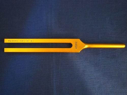 宇宙の音を聞く 432ｈｚゴールドチューナー マドモアゼル 愛公式ショップ