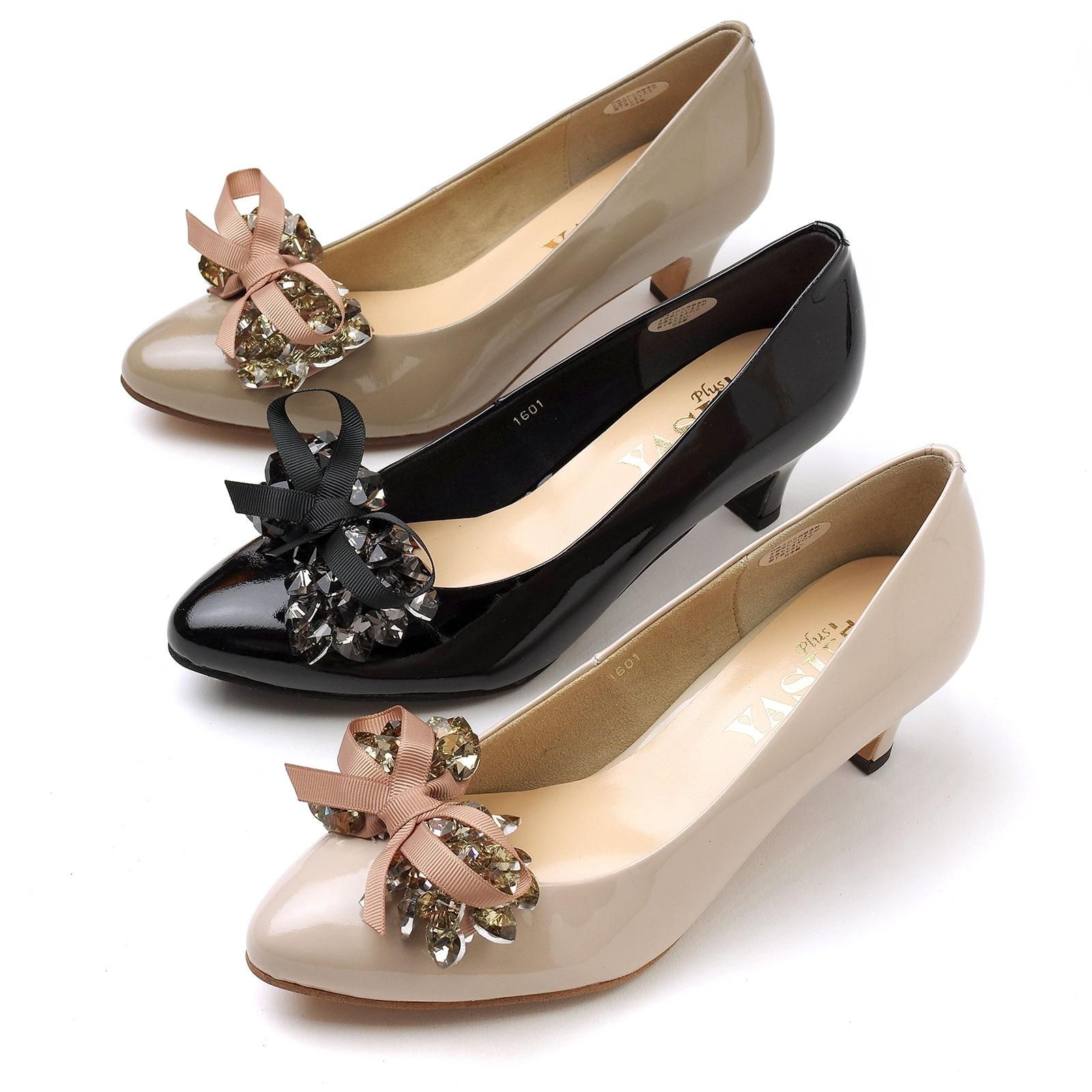 レザーエナメル2.5センチヒールパンプス+ビーズハート型ビジュー