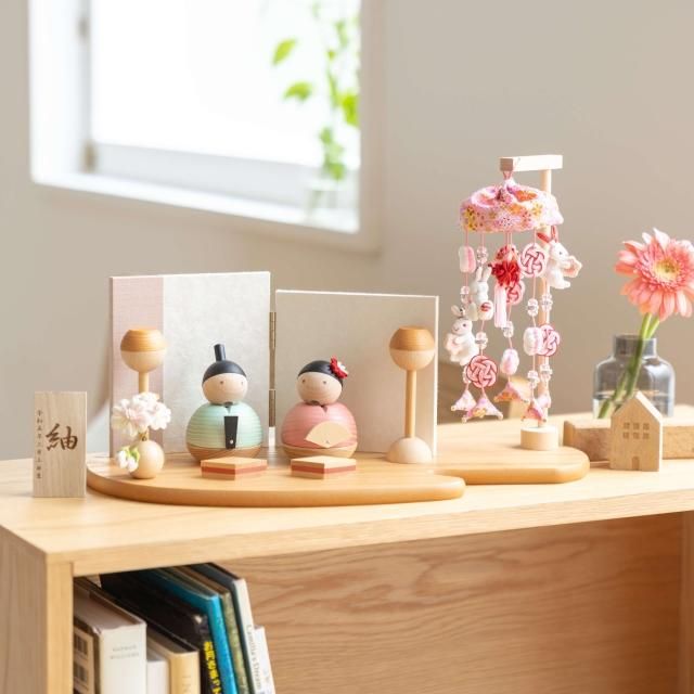 <img class='new_mark_img1' src='https://img.shop-pro.jp/img/new/icons29.gif' style='border:none;display:inline;margin:0px;padding:0px;width:auto;' />ことの木製ひな人形 つるし飾り NP平台