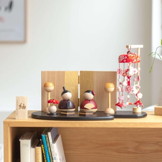 <img class='new_mark_img1' src='https://img.shop-pro.jp/img/new/icons29.gif' style='border:none;display:inline;margin:0px;padding:0px;width:auto;' />ことの木製ひな人形 つるし飾り BR平台