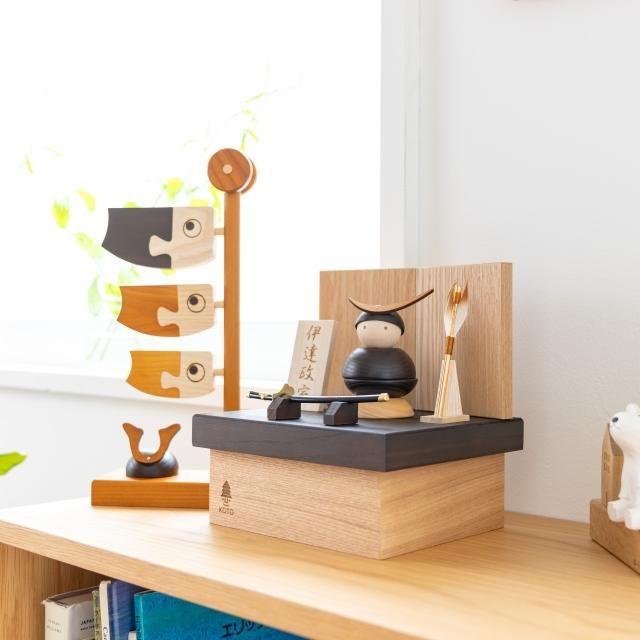 <img class='new_mark_img1' src='https://img.shop-pro.jp/img/new/icons13.gif' style='border:none;display:inline;margin:0px;padding:0px;width:auto;' />ことの木製鎧 伊達政宗 収納(鯉のぼり付)