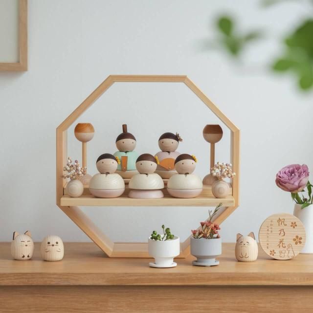 ことの木製ひな人形 5人飾り 八角 W<img class='new_mark_img2' src='https://img.shop-pro.jp/img/new/icons13.gif' style='border:none;display:inline;margin:0px;padding:0px;width:auto;' />