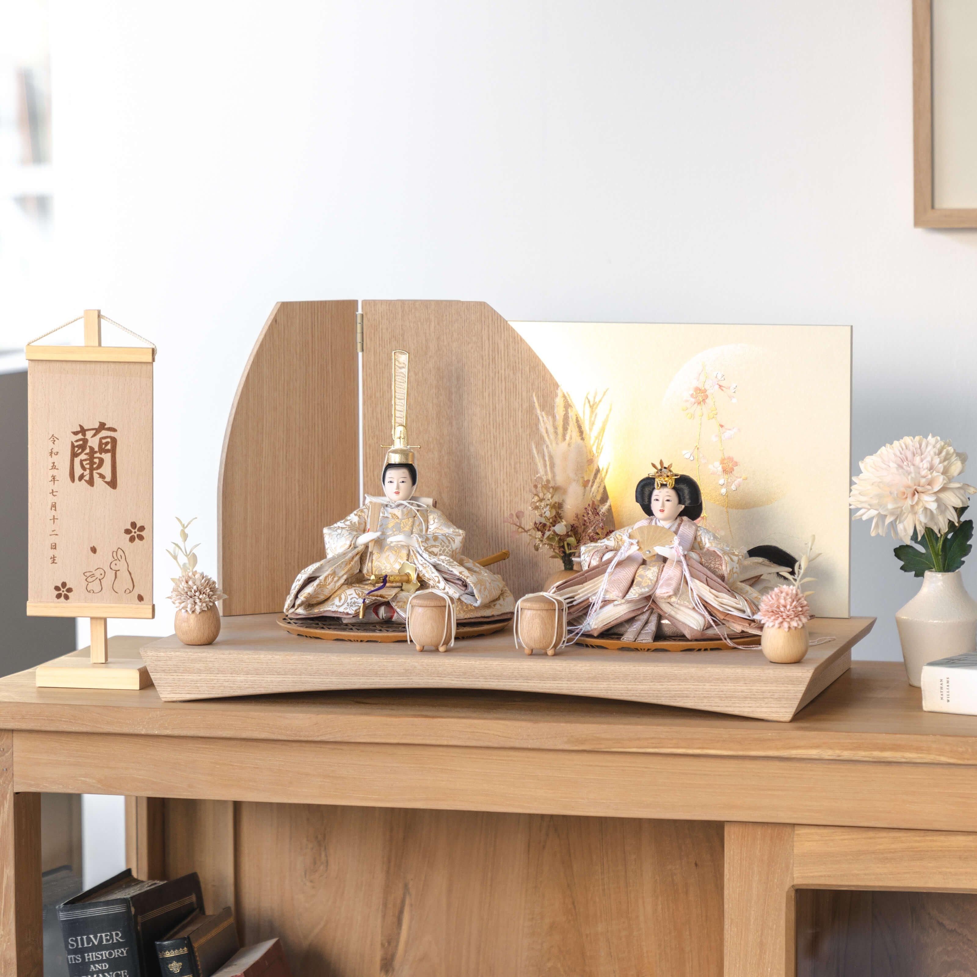 コンパクトでかわいい「ことのひな人形」