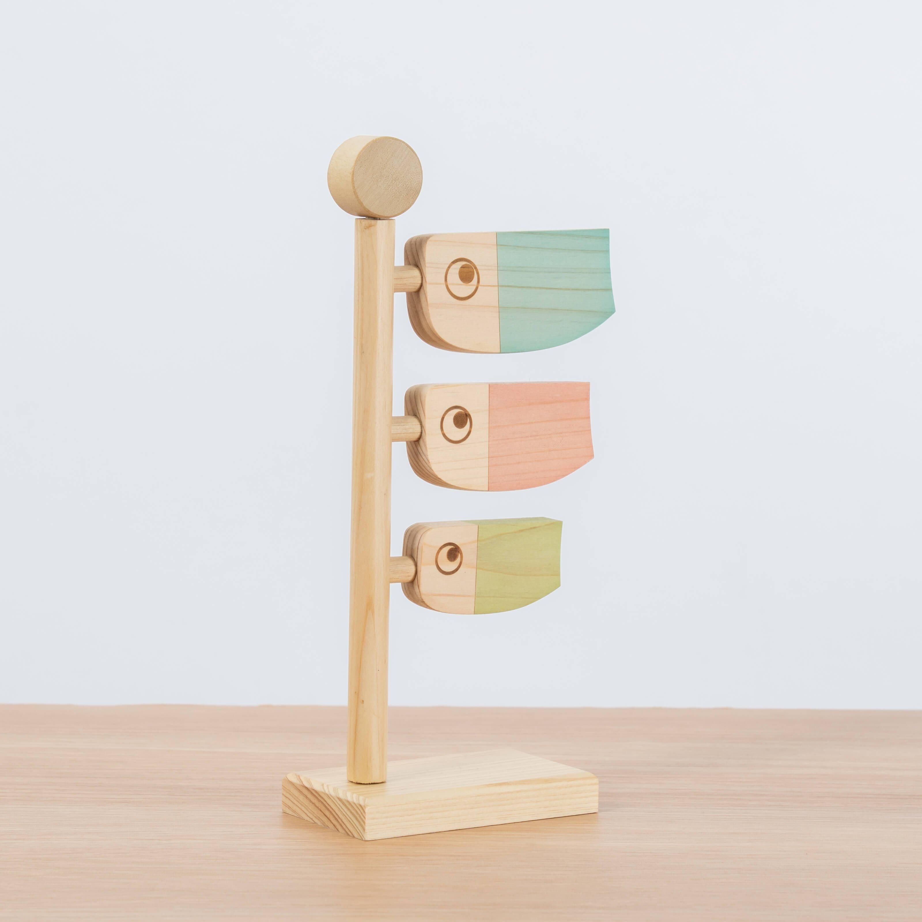 コンパクトでかわいい「ことの木製鯉のぼり」