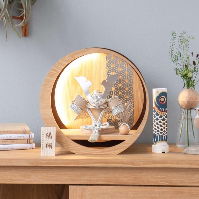 <img class='new_mark_img1' src='https://img.shop-pro.jp/img/new/icons13.gif' style='border:none;display:inline;margin:0px;padding:0px;width:auto;' />ことのオリジナル兜 そら 灯月型飾台 麻の葉