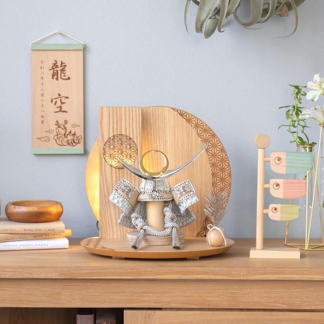 ことのオリジナル兜　上杉謙信　灯円麻の葉衝立N