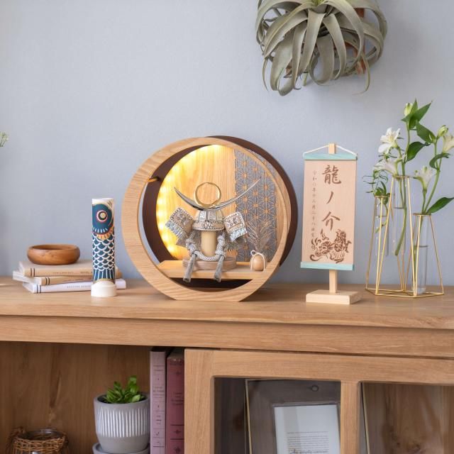 ことのオリジナル兜　上杉謙信　灯月型飾台　麻の葉