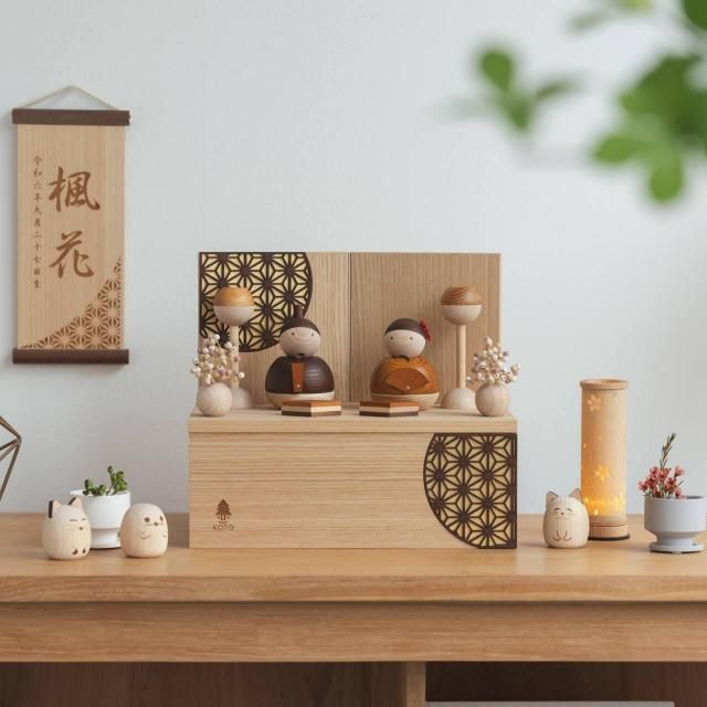 <img class='new_mark_img1' src='https://img.shop-pro.jp/img/new/icons13.gif' style='border:none;display:inline;margin:0px;padding:0px;width:auto;' />ことの木製ひな人形 親王飾り  けやき 収納