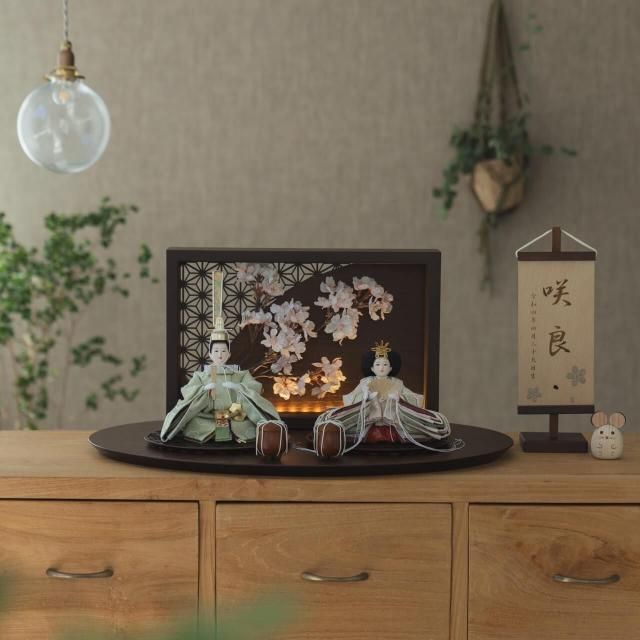 <img class='new_mark_img1' src='https://img.shop-pro.jp/img/new/icons13.gif' style='border:none;display:inline;margin:0px;padding:0px;width:auto;' />ことのひな人形 このは 灯衝立 桜 B