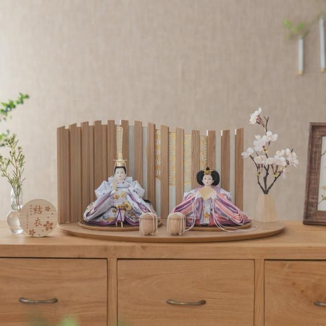 <img class='new_mark_img1' src='https://img.shop-pro.jp/img/new/icons13.gif' style='border:none;display:inline;margin:0px;padding:0px;width:auto;' />ことのひな人形 はな 平台 山格子 N