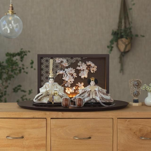 <img class='new_mark_img1' src='https://img.shop-pro.jp/img/new/icons13.gif' style='border:none;display:inline;margin:0px;padding:0px;width:auto;' />ことのひな人形 つき 灯衝立 桜 B