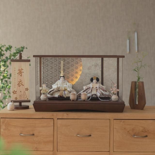 <img class='new_mark_img1' src='https://img.shop-pro.jp/img/new/icons13.gif' style='border:none;display:inline;margin:0px;padding:0px;width:auto;' />ことのひな人形 つき 灯円ケース 円麻の葉 銀B