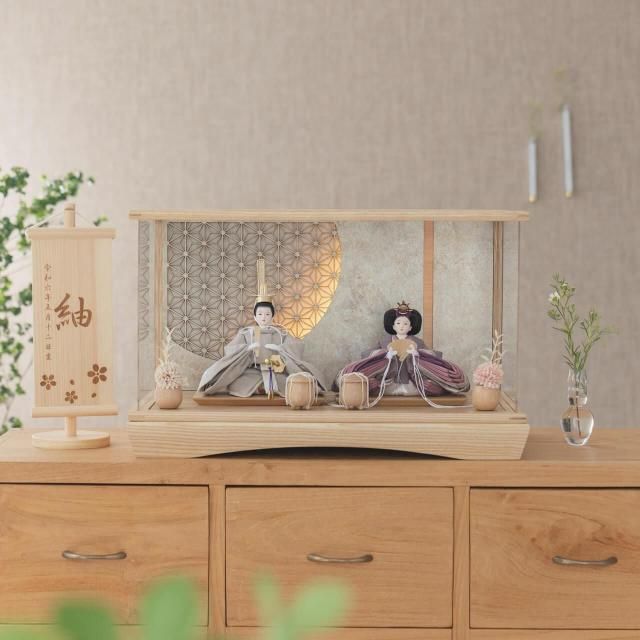 <img class='new_mark_img1' src='https://img.shop-pro.jp/img/new/icons13.gif' style='border:none;display:inline;margin:0px;padding:0px;width:auto;' />ことのひな人形 かれん 灯円ケース 円麻の葉 銀N