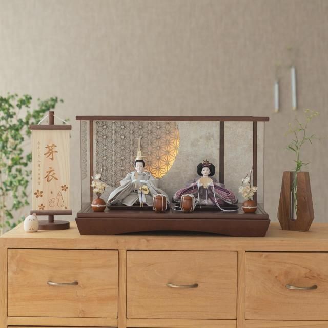 <img class='new_mark_img1' src='https://img.shop-pro.jp/img/new/icons13.gif' style='border:none;display:inline;margin:0px;padding:0px;width:auto;' />ことのひな人形 かれん 灯円ケース 円麻の葉 銀B