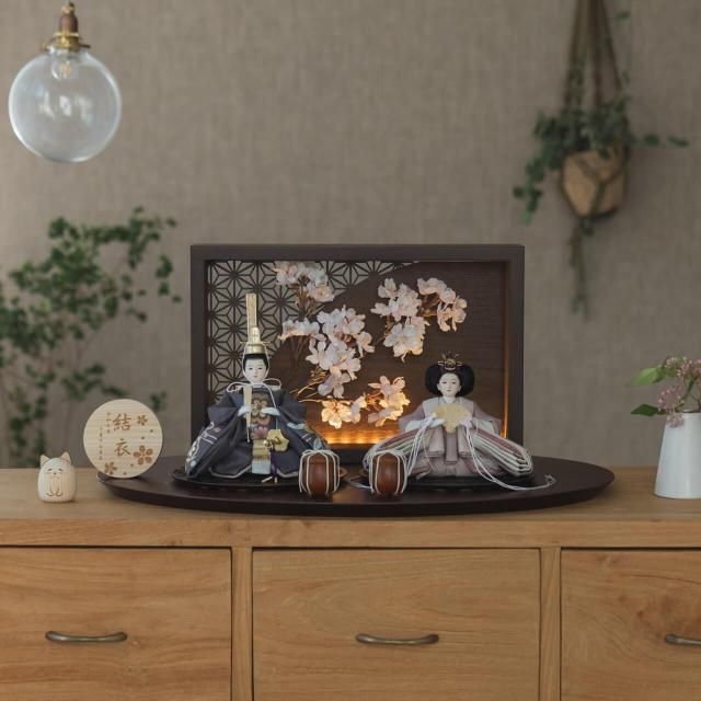 <img class='new_mark_img1' src='https://img.shop-pro.jp/img/new/icons13.gif' style='border:none;display:inline;margin:0px;padding:0px;width:auto;' />ことのひな人形 ひかり 灯衝立 桜 B