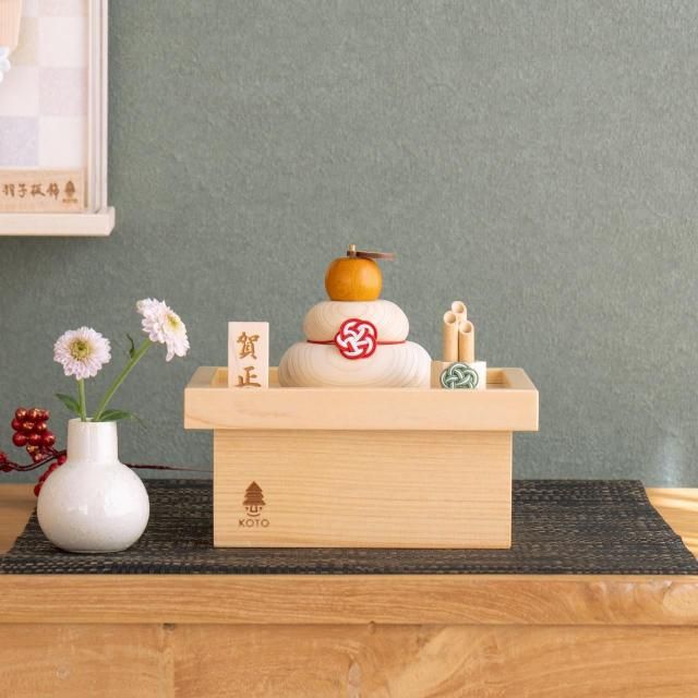 <img class='new_mark_img1' src='https://img.shop-pro.jp/img/new/icons13.gif' style='border:none;display:inline;margin:0px;padding:0px;width:auto;' />ことのオリジナル雑貨 鏡餅 三宝セット
