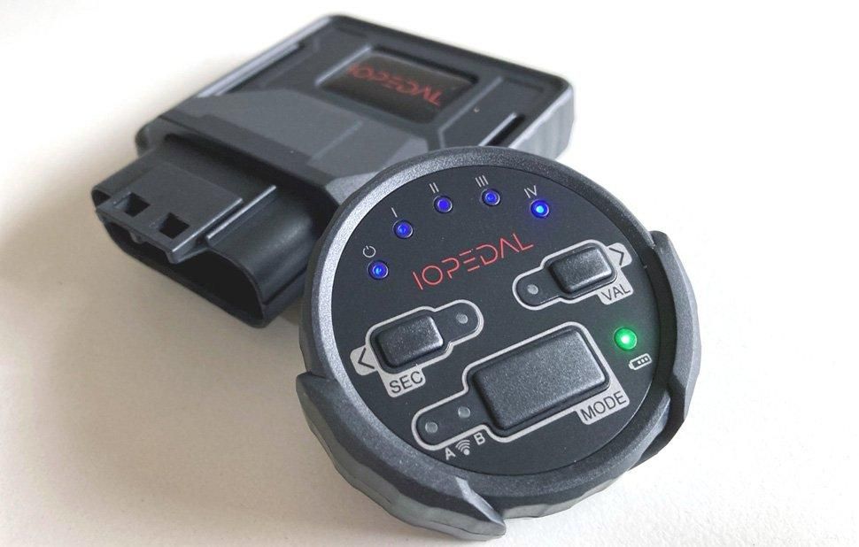 IO PEDAL】 アイオーペダル スロットルコントローラー #A1008 トヨタ用