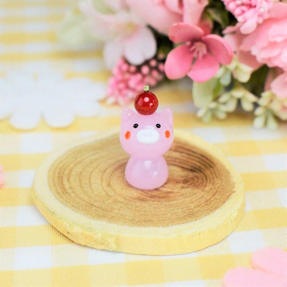 ガラス細工｜りんごのっけブタPK｜フォーカートグラスワークス