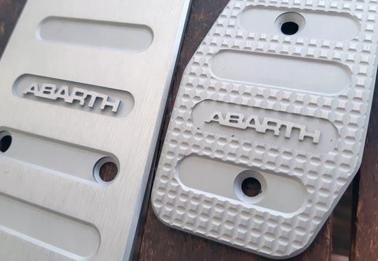 ABARTH純正 アルミペダルセット - フィアット・アバルトパーツの ABARTH純正 アルミペダルセット - フィアット・アバルトパーツの