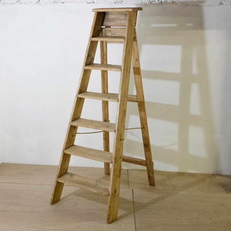 WOOD STEP LADDER <br> ơ  åɥƥå 