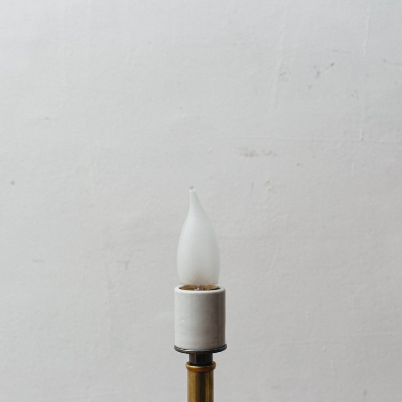 LAS009<br>E26 40W LAMP BULB FLAME TIP FROST