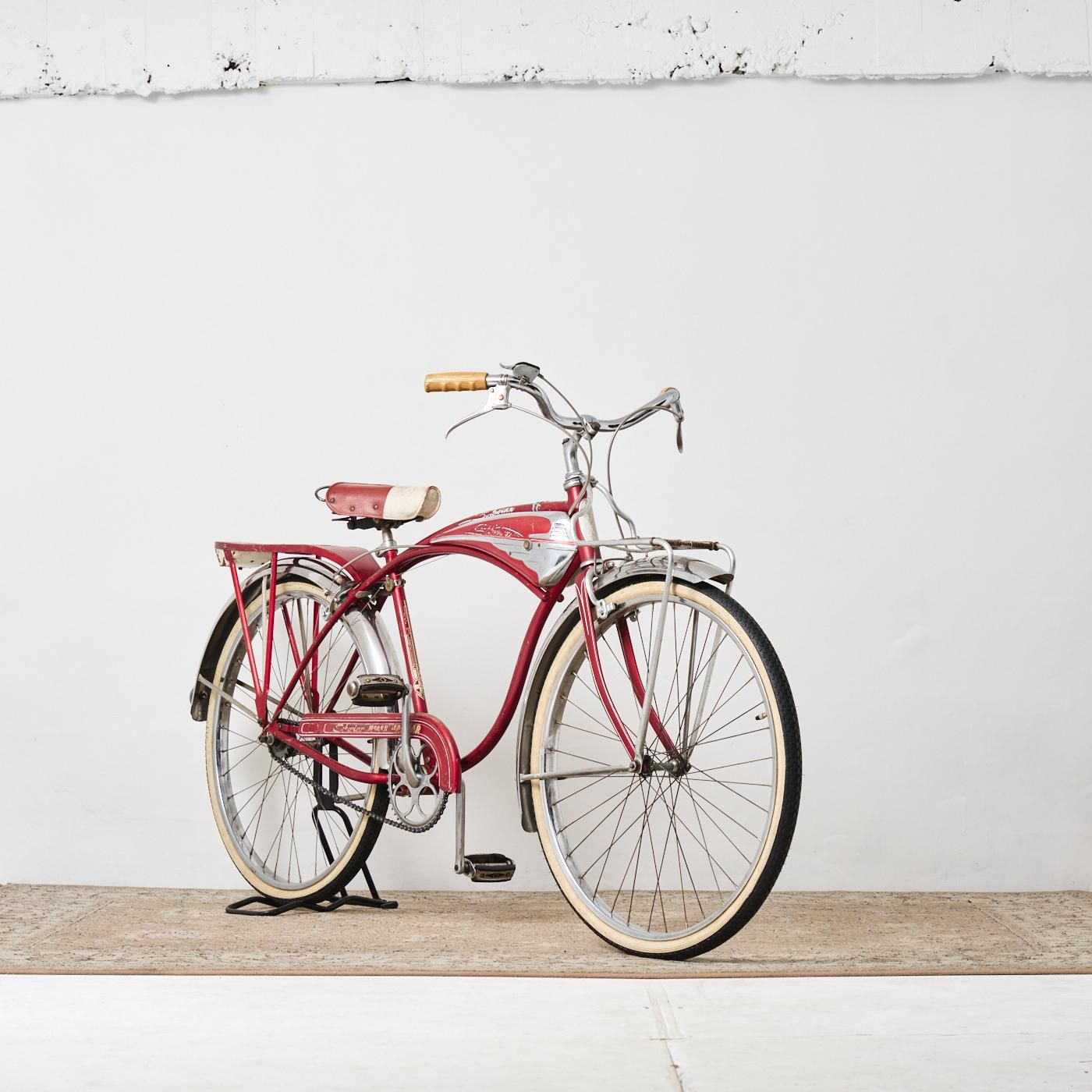 JAGUARの折りたたみ自転車です。色は白