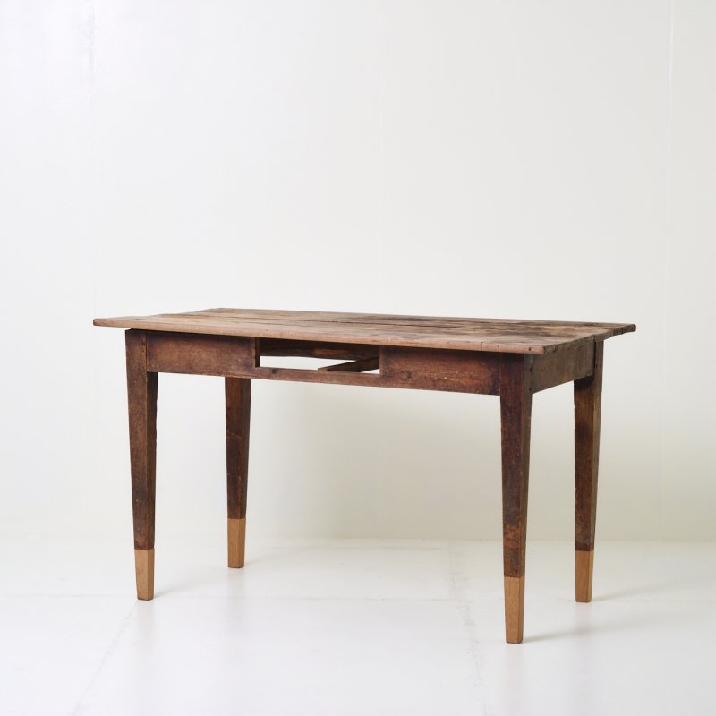 DINING TABLE<br>ơ 