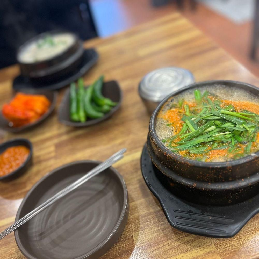 륤