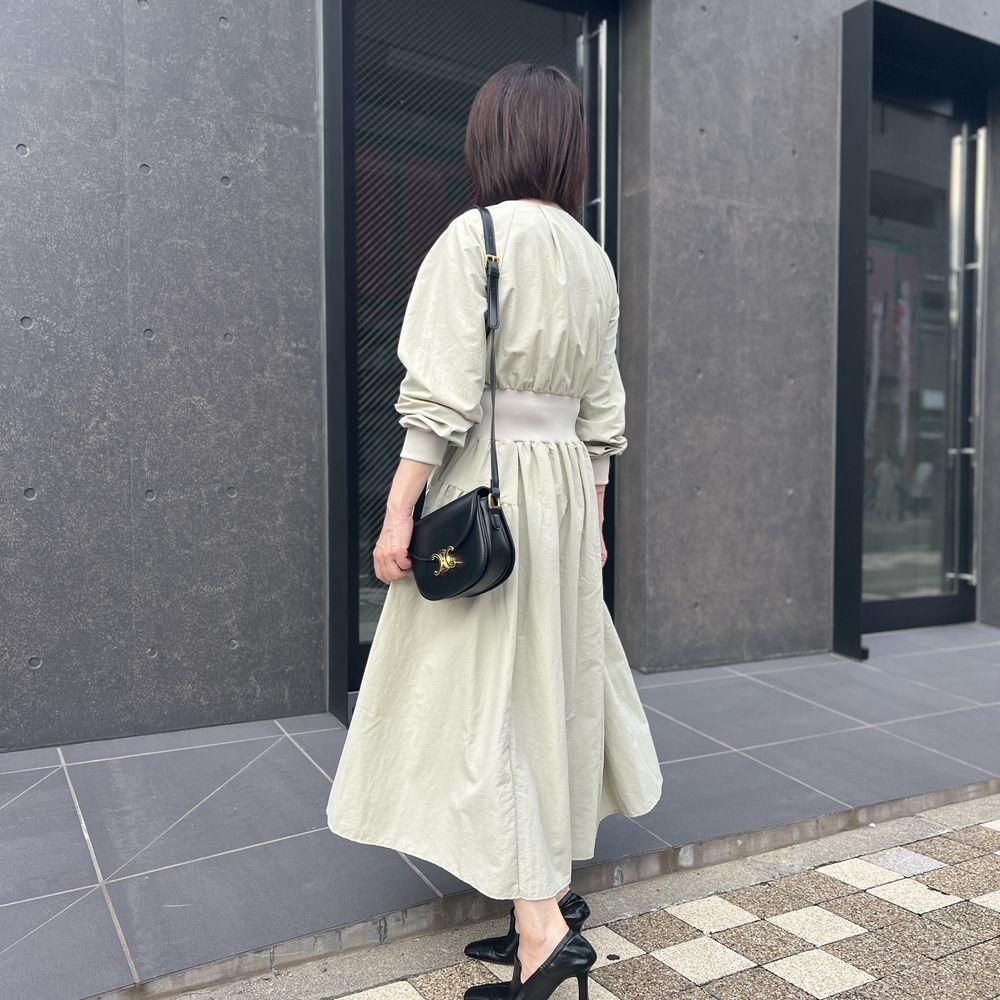 撥水加工長袖ワンピース | エレガントな雨の日に - orubia