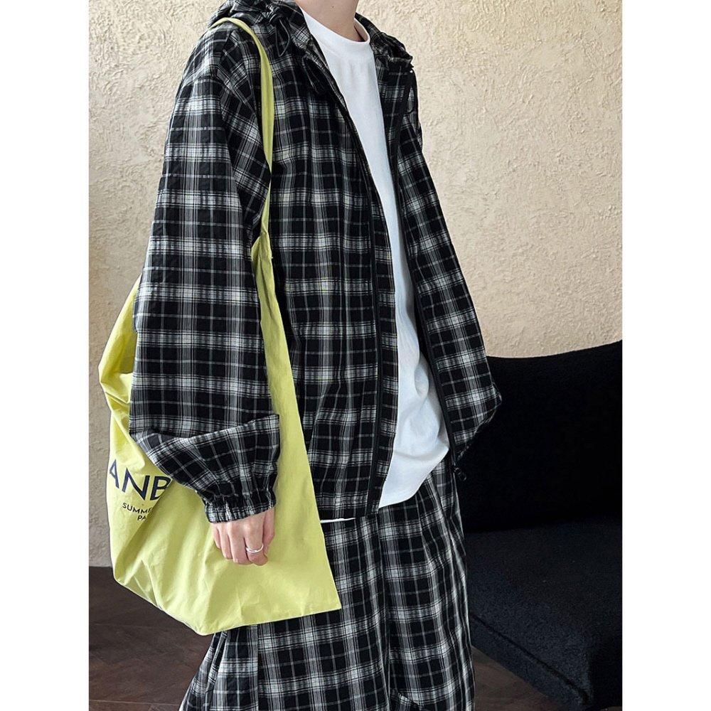 タータンチェック　柄ジャケット ピンバッジ付き タータンチェック 柄ジャケット ピンバッジ付き