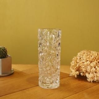 花瓶によって同じ花でも違った趣に。自分好みの花を選ぶ様にお気に入り