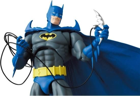 人気メーカー・ブランド MAFEX ナイト BATMAN CRUSADER KNIGHT No.215 マフェックス アメコミ