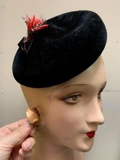 50s 羽根 ベレー帽 黒 ヴィンテージ 帽子 ハット 1950年代 50s 羽根 ベレー帽 黒 ヴィンテージ 帽子 ハット 1950年代
