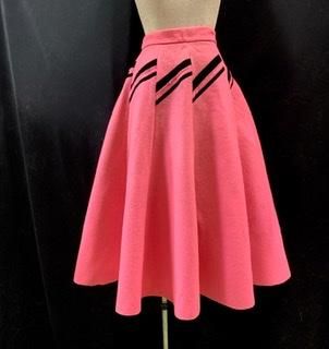 50s ギザギザ ピンク✖️黒 サーキュラースカート ヴィンテージ 50s ギザギザ ピンク✖️黒 サーキュラースカート ヴィンテージ