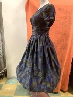 50s 前も後ろもVネック ワンピース ドレス サーキュラー 50s 前も後ろもVネック ワンピース ドレス サーキュラー
